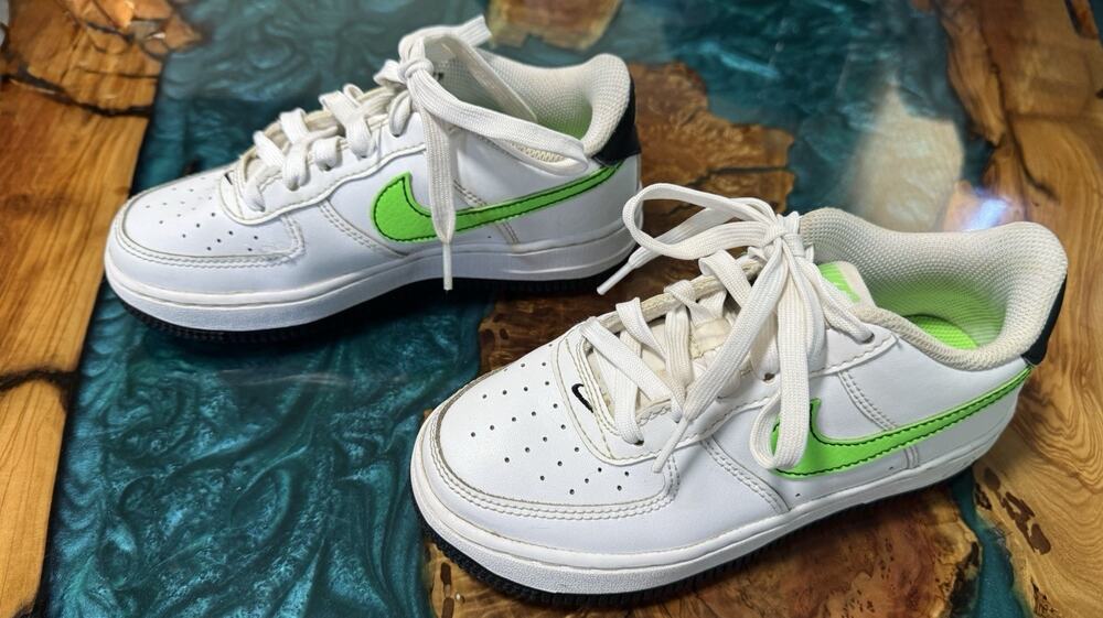 Nike Force 1 Low EasyOn Sneaker in White / Green Strike | Little Kids' (PS)